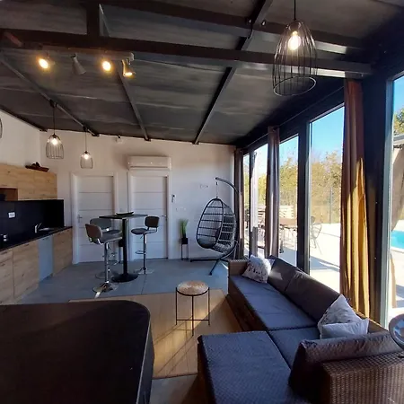 Villa Hacienda Matea - Jacuzzi, Pool, Playground & Bbq In An Olive Grove Near Beaches, - Istria