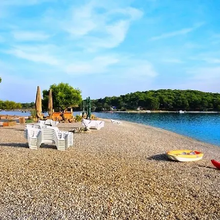 Villa Hacienda Matea - Jacuzzi, Pool, Playground & Bbq In An Olive Grove Near Beaches, - Istria